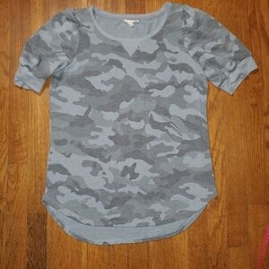 Jane And Delancey Camouflage Short Sleeve Top